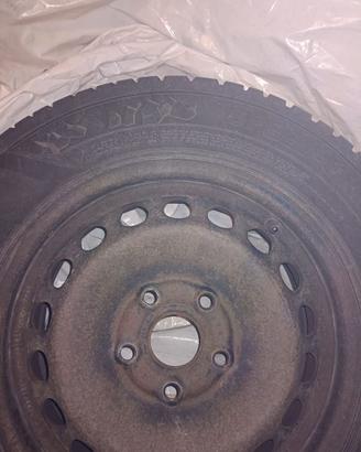 Cerchi ferro Golf VI 16" con gomme invernali