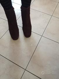 Stivaletto di camoscio 