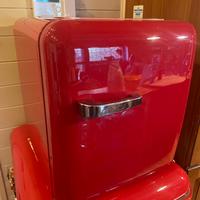 frigo bombato rosso