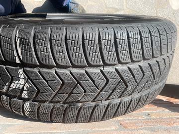 Gomme Pirelli 235/55/18