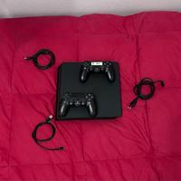 PS4 Slim 500GB + 2 Controller DualShock 4 perfetta