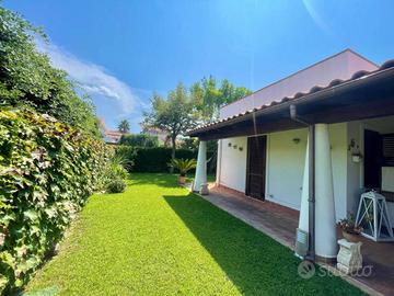 Villetta a schiera con giardino