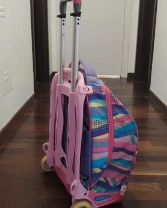 Zaino trolley con rotelle per bambina. 
