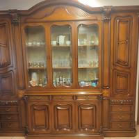Credenza cristalliera e tavolo in arte povera