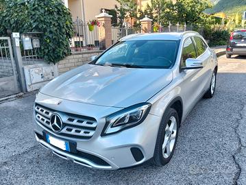 Mercedes Benz GLA 200 D Automatic  Premium 136cv