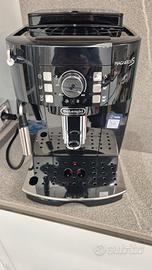 Macchina da caffè a chicchi con cappuccinatore