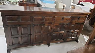 Credenza bassa in legno massiccio color noce