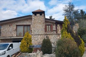 Villa immersa nel verde