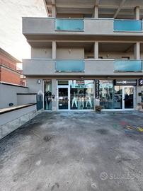 Elegante locale commerciale in posizione strategic