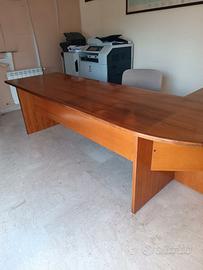 Scrivania angolare in legno massello – robusta ed