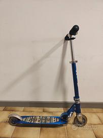Monopattino per bambino/ragazzo.