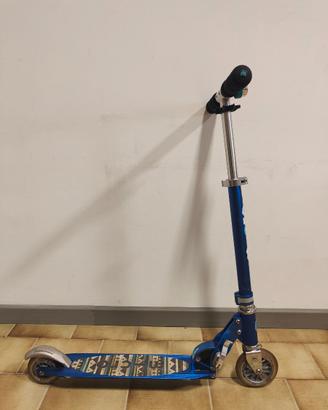 Monopattino per bambino/ragazzo.