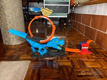 Hot Wheels dinosauro pista