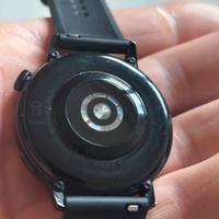 2 smartwatch Redmi Active 5 e Huawei Watch GT 3