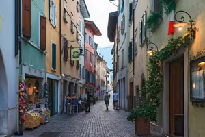 NEGOZIO A ARCO