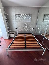 Elegante struttura letto matrimoniale