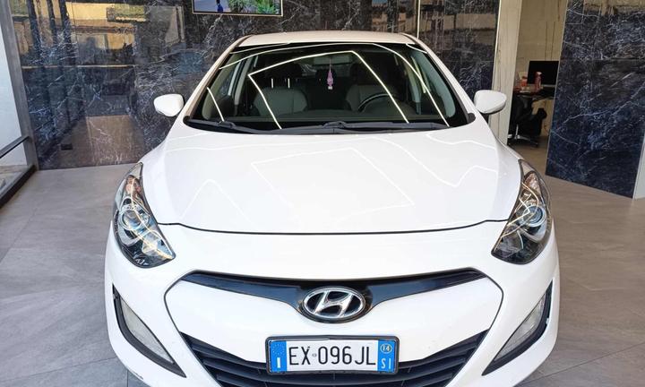 HYUNDAI i30 1.6 CRDi 5p. Comfort A/T