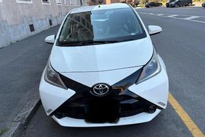 Toyota Aygo 1.0 69 CV  x-cool  5 Porte - 01/2017