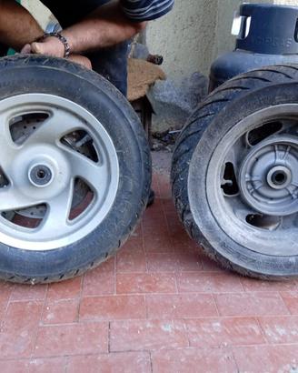 Gomme e cerchi Yamaha Majesty (anteriore + posteri