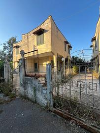 Rif. 358 fronte domiziana - villa singola 2 appart