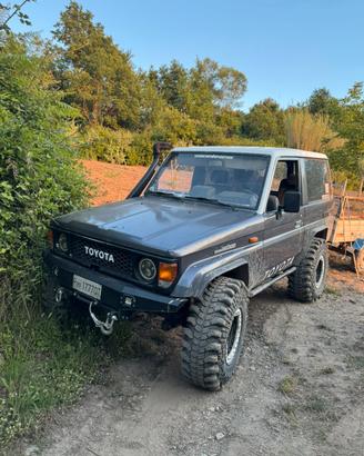 toyota land cruiser lj70