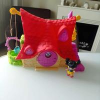 Casa delle favole e camper PinyPon con accessori