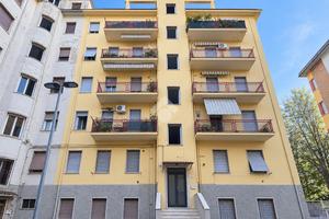 4 LOCALI A ANCONA