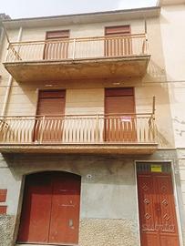 Pietraperzia via oberdan 34 trilocale