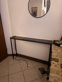Mobile con presa per ricarica