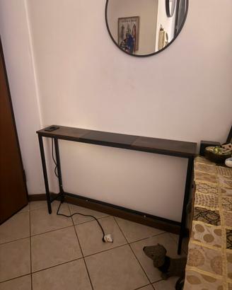 Mobile con presa per ricarica