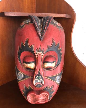 Antica maschera in legno