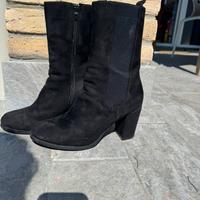 Stivaletti scamosciati neri