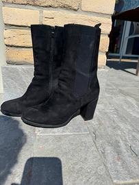 Stivaletti scamosciati neri