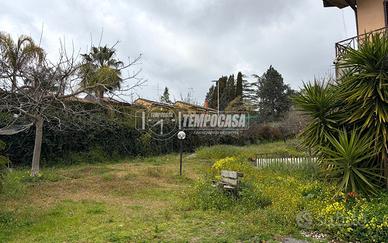 Villa Indipendente con Giardino - Via dei Martiri,