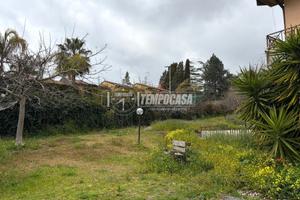 Villa Indipendente con Giardino - Via dei Martiri,