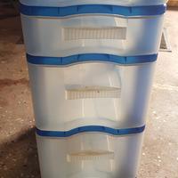 comodino multiuso in plastica con 4 ca