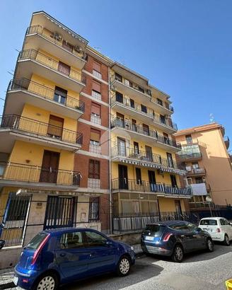 3 LOCALI A TORRE DEL GRECO