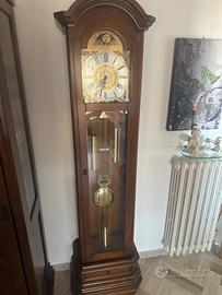 Orologio a pendolo da terra