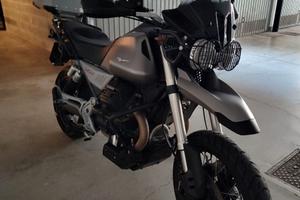 Moto Guzzi V85TT Grigio Atacama