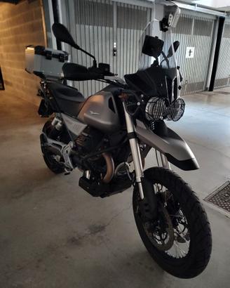 Moto Guzzi V85TT Grigio Atacama