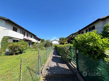 VILLA A SCHIERA A AROSIO