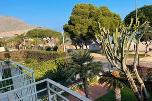 Bivani a soli 40 metri dalla spiaggia di Mondello