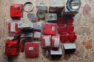 Stock lotto blocco faro stop 27 pezzi vespa grillo