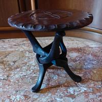 Treppiede da tavola, etnico africano