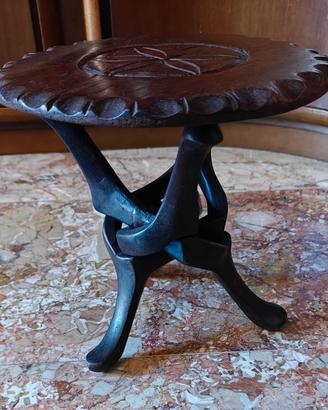 Treppiede da tavola, etnico africano