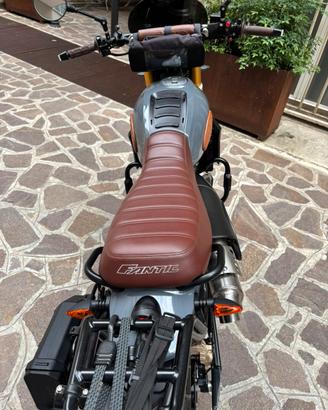 Caballero Fantic scrambler de luxe