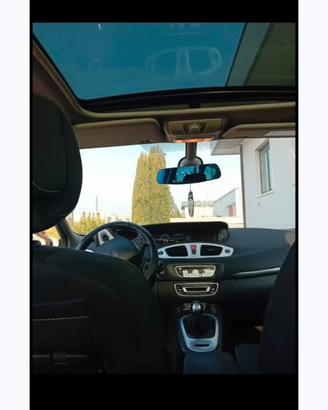 Renault Grand Scenic intera o pezzi di ricambio