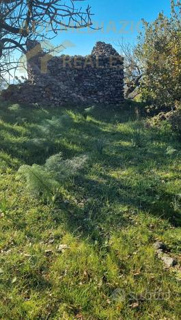 Terreno Ragalna Bassa Con Rudere