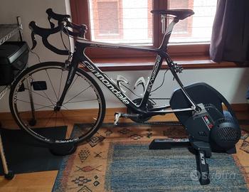 Bici da corsa con smart trainer