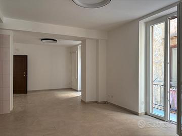 4 vani NON arredato in Via Montevergini